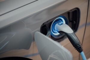 Veículo elétrico autônomo com design futurista e conectividade